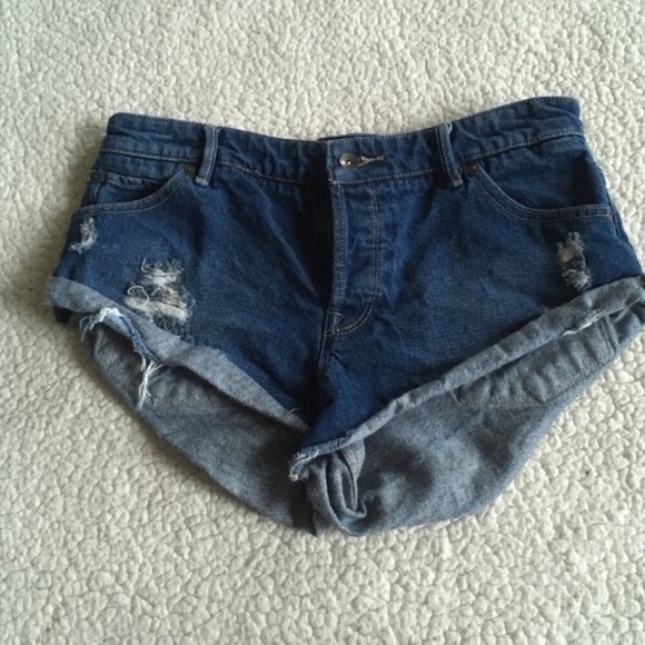 🛍 Roxy Distressed Cutoff Jean short 28 - Picture 1 of 4